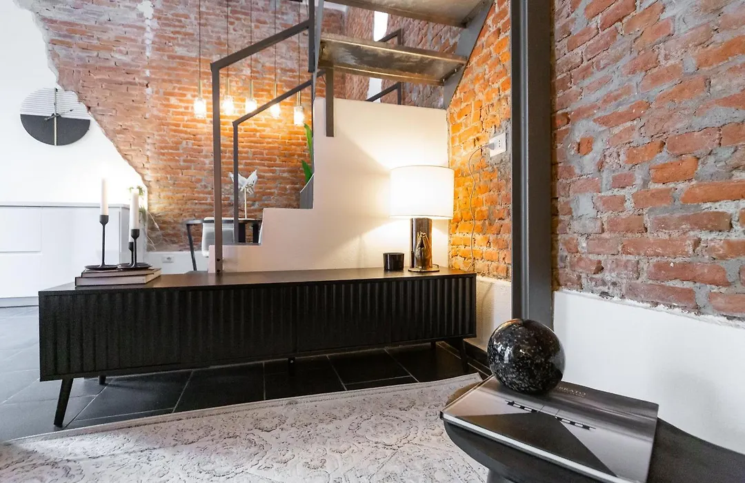Youhosty - Design Isola Studio-1